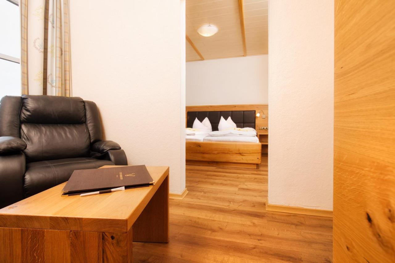 Hotel Zum Hirschen ラム エクステリア 写真